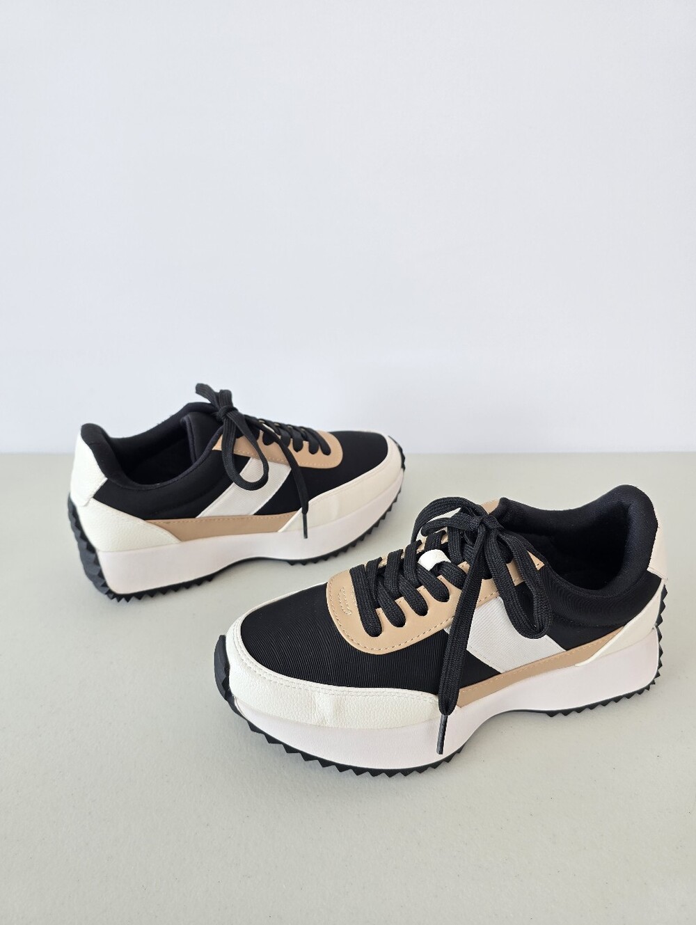 Dolce Vita Bettie Platform Sneakers Black White Tan Chunky Lug Sole Size 6.5
